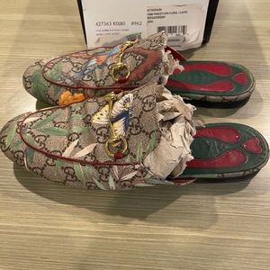 Worn Gucci loafers. Rare print size 38